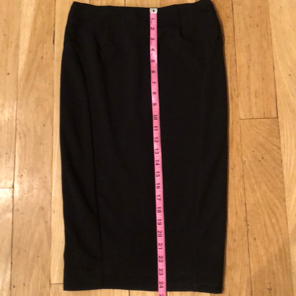 Super Sexy Black pencil skirt w/ gold back zipper